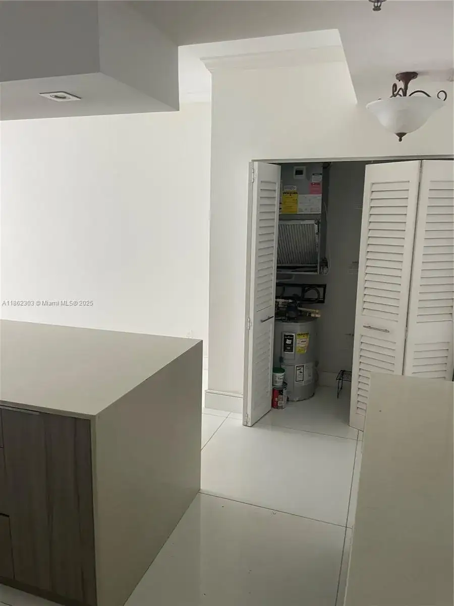 2 bedroom 2 bath Residential for sale at 3155 NE 184th St # 8105, Aventura FL 33160