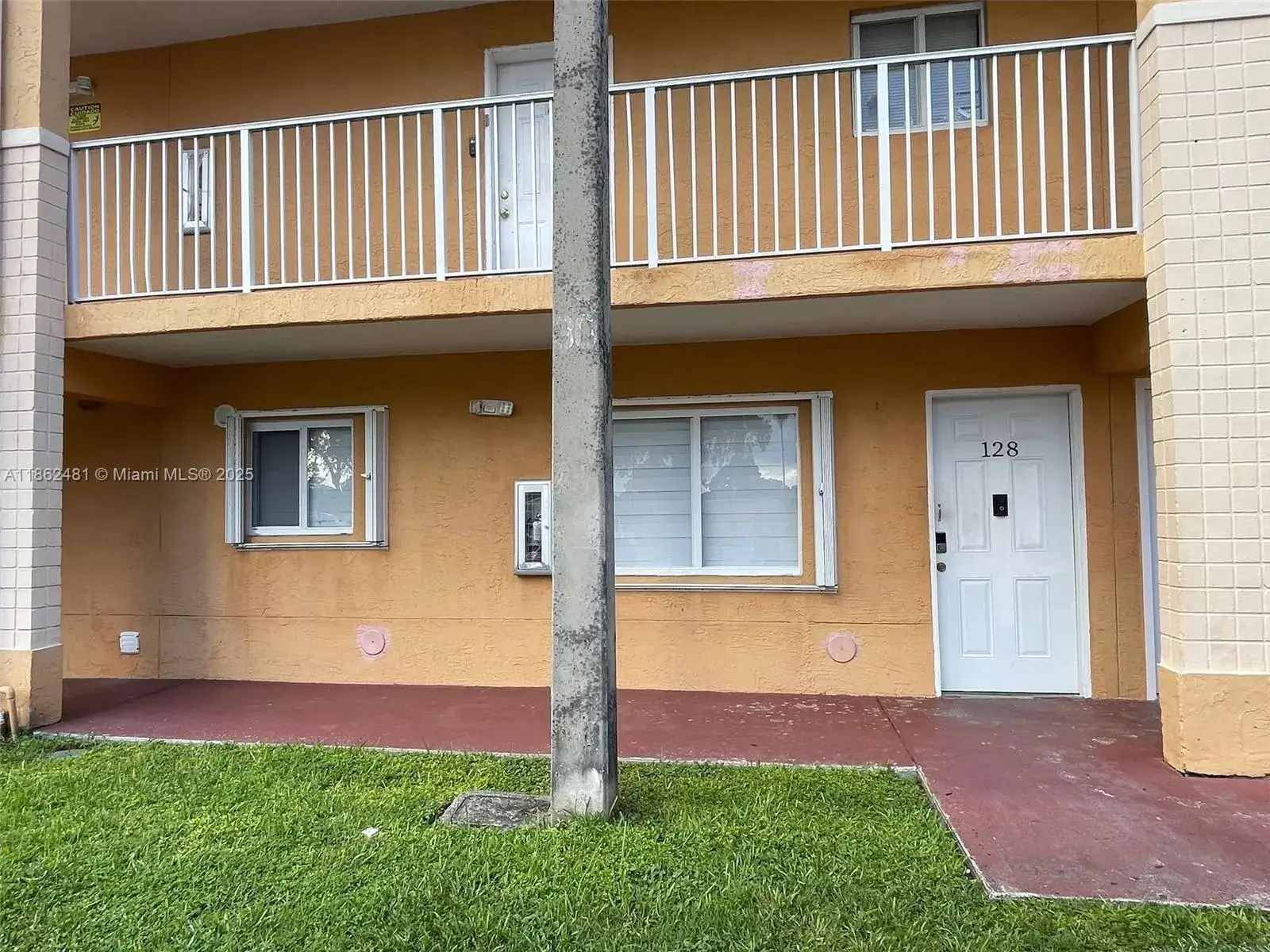 3 bedroom 2 bath Residential for sale at 6255 Kendale Lakes Cir # 128, Miami FL 33183