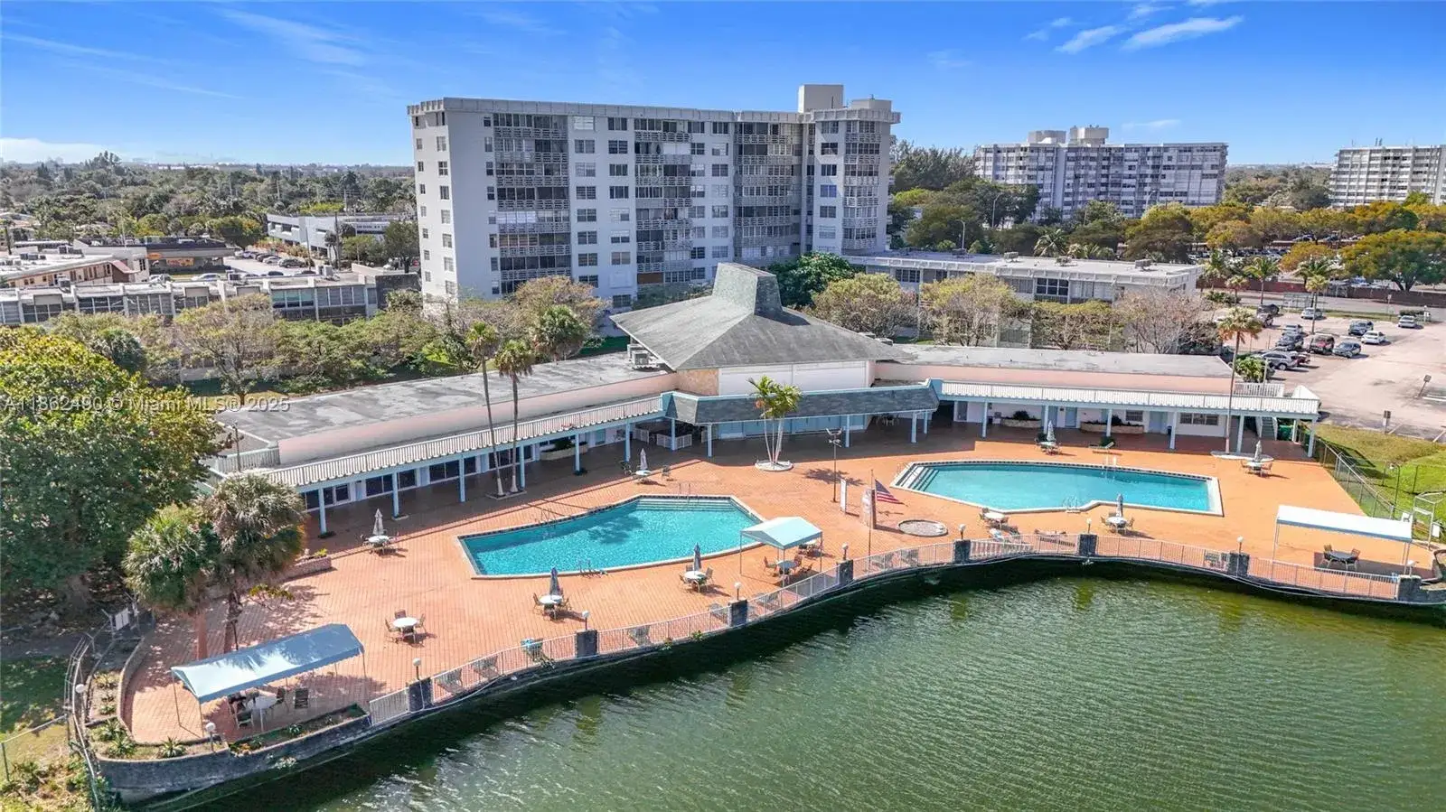1 bedroom 1 bath Residential for sale at 1401 NE Miami Gardens Dr # 286, Miami FL 33179