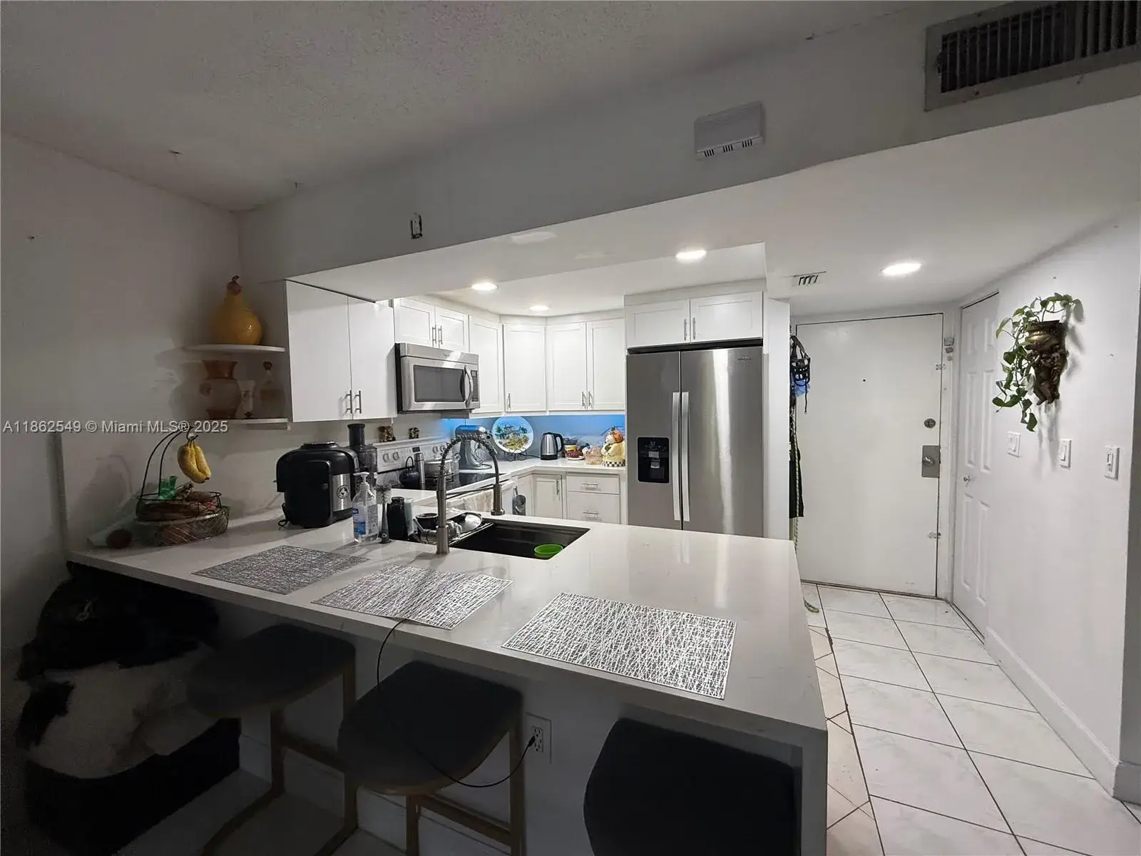 2 bedroom 2 bath Residential for sale at 14201 N Kendall Dr # 304D, Miami FL 33186