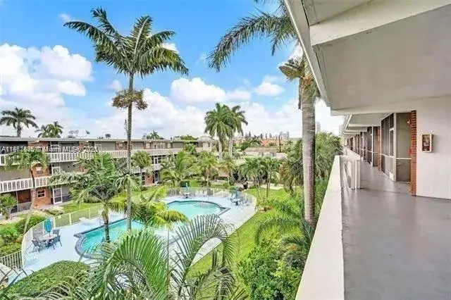 1 bedroom 1 bath Residential Lease for rent at 161 NE 10th Ave # 7C, Hallandale Beach FL 33009