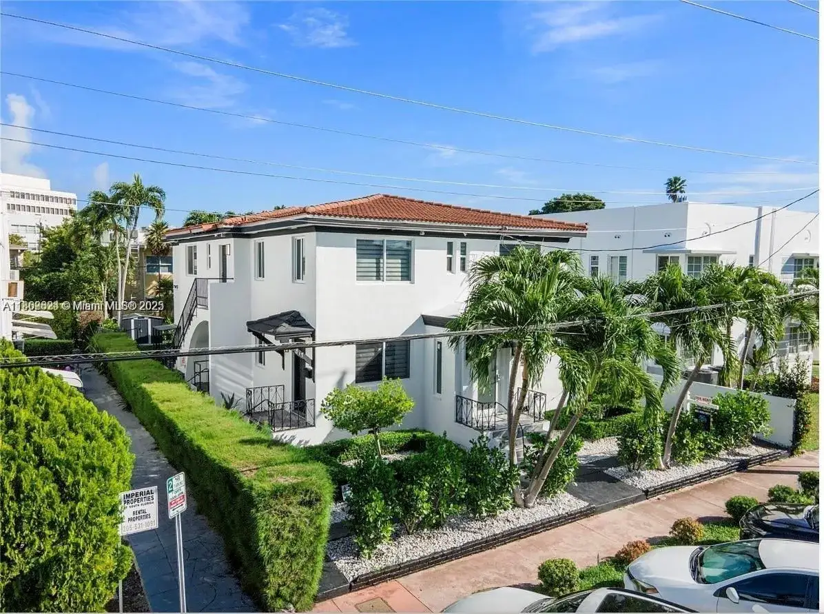 2 bedroom 2 bath Residential Lease for rent at 815 W 39th St # 1, Miami Beach FL 33140