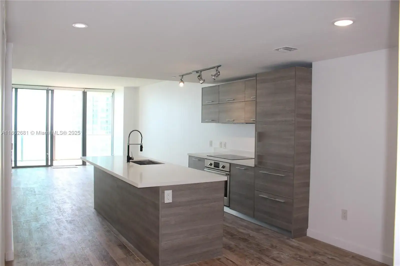 2 bedroom 3 bath Residential for sale at 650 NE 32nd St # 3703, Miami FL 33137