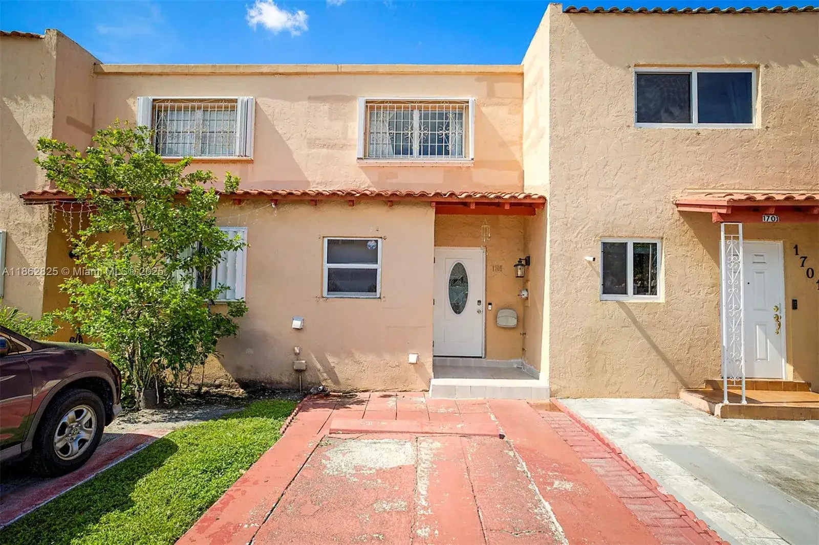 2 bedroom 1 bath Residential for sale at 1705 W 57th St # 506, Hialeah FL 33012