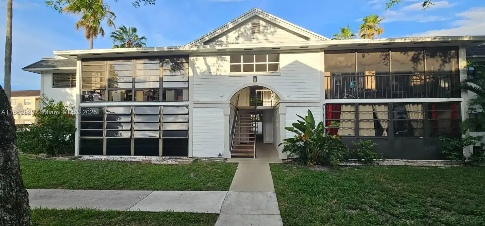2 bedroom 2 bath Residential for sale at 18965 NW 62nd Ave # 202, Hialeah FL 33015