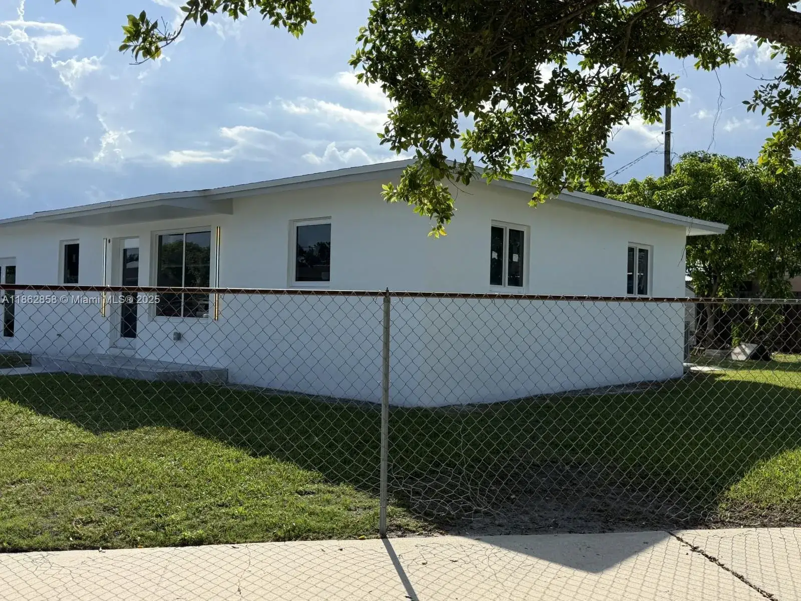 4 bedroom 2 bath Residential Lease for rent at 11805 SW 185th St, Miami FL 33177