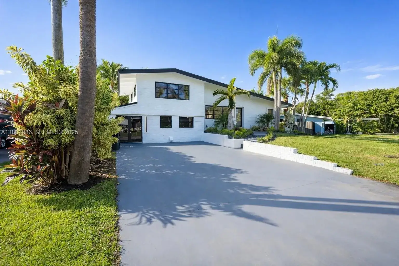 3 bedroom 3 bath Residential Lease for rent at 2413 Nassau Ln # 2413, Fort Lauderdale FL 33312