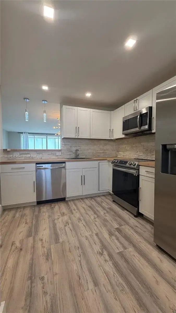 2 bedroom 2 bath Residential Lease for rent at 1750 NE 191st St # 4, Miami FL 33179