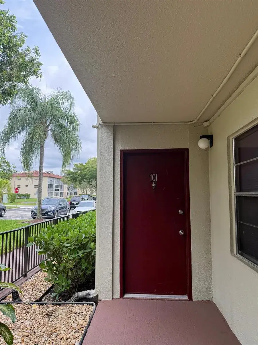 2 bedroom 2 bath Residential for sale at 150 SW 134th Way # 101R, Pembroke Pines FL 33027