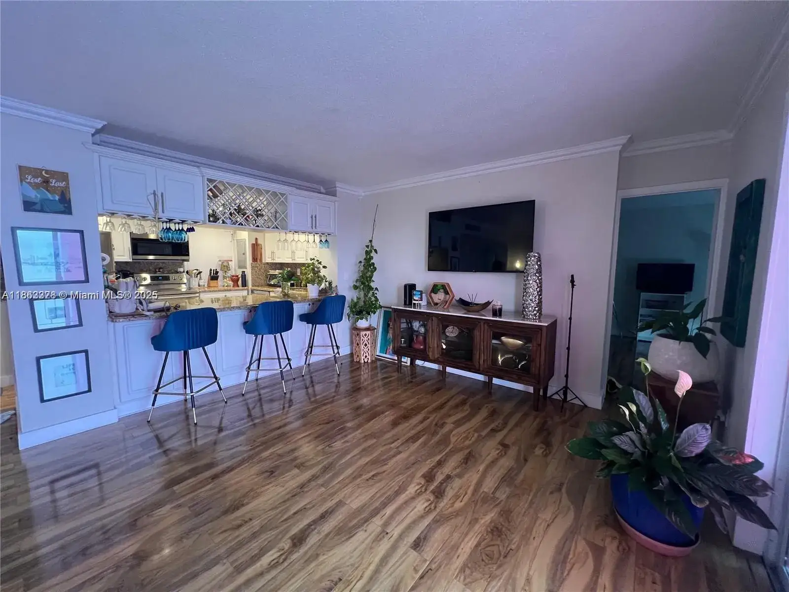 2 bedroom 2 bath Residential Lease for rent at 11111 Biscayne Blvd # 20E, Miami FL 33181
