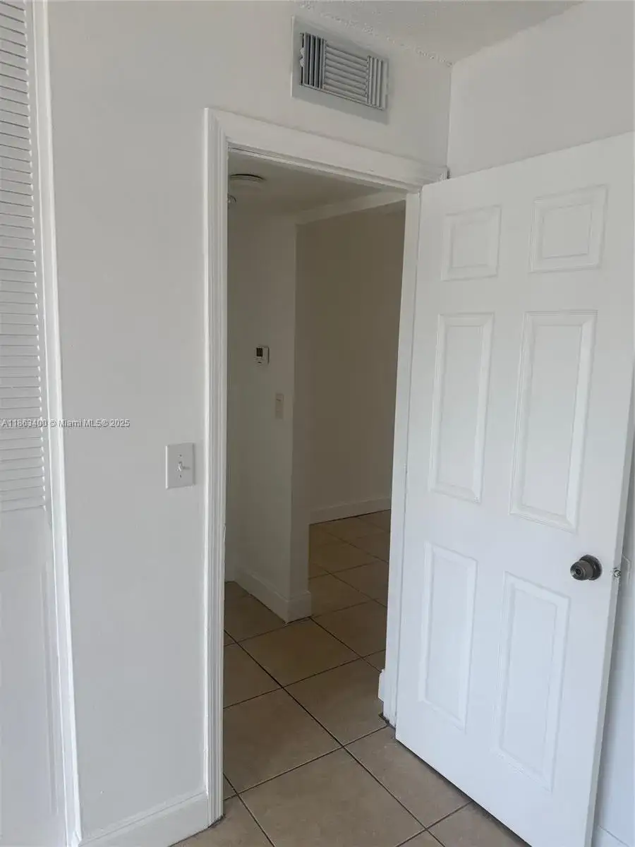 1 bedroom 1 bath Residential Lease for rent at 1100 NE 1st Ct # 308, Hallandale Beach FL 33009