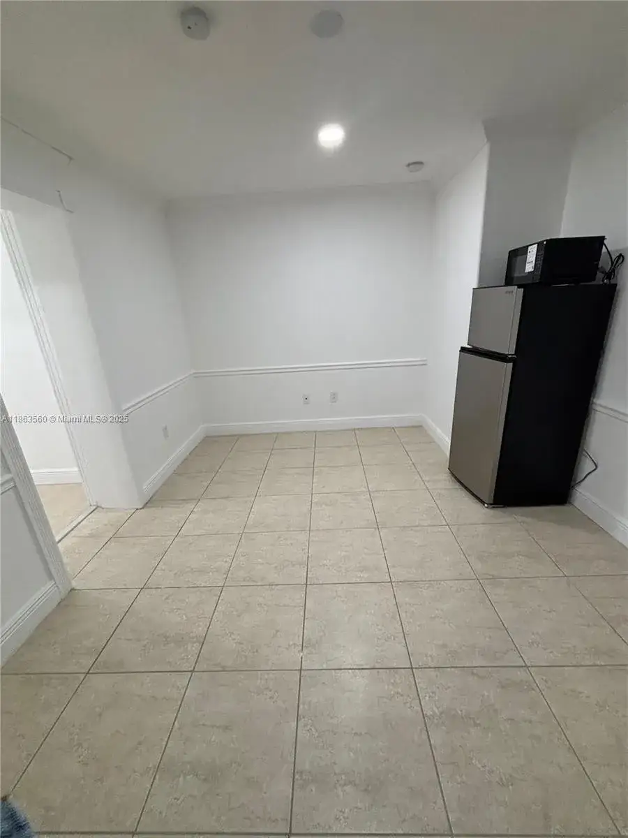 1 bedroom 1 bath Residential Lease for rent at 645 NW 7th Ave # 3, Homestead FL 33030