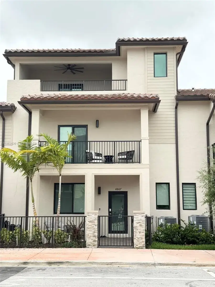 3 bedroom 2 bath Residential for sale at 4867 NW 84th Ave, Doral FL 33166