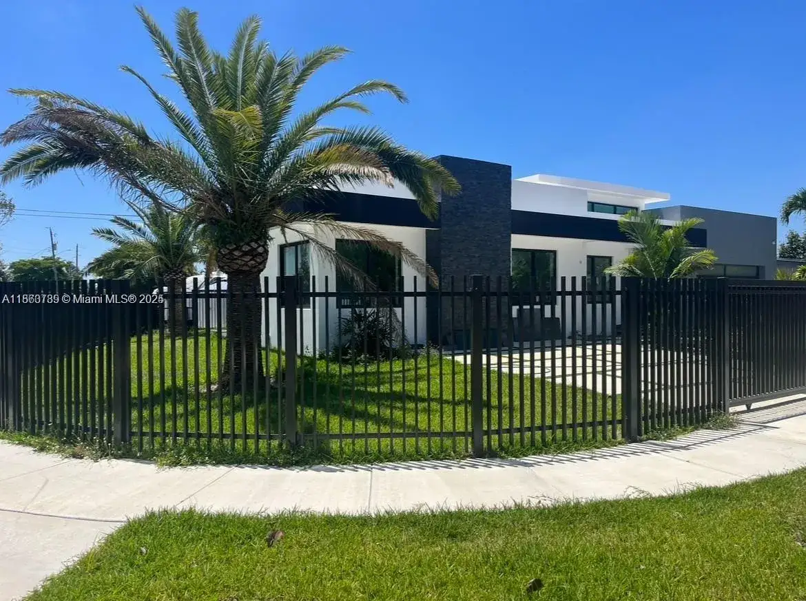 3 bedroom 3 bath Residential for sale at 10960 SW 42nd Ter, Miami FL 33165