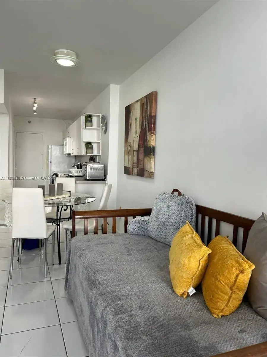 1 bedroom 1 bath Residential for sale at 100 Lincoln Rd # 437, Miami Beach FL 33139