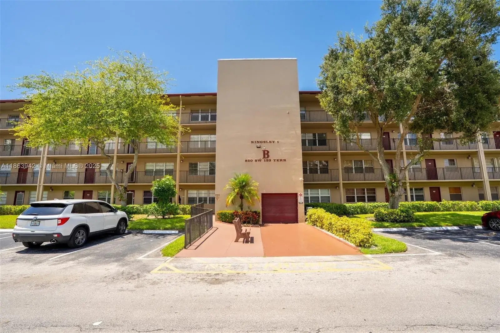 2 bedroom 1 bath Residential for sale at 850 SW 133rd Ter # 312B, Pembroke Pines FL 33027