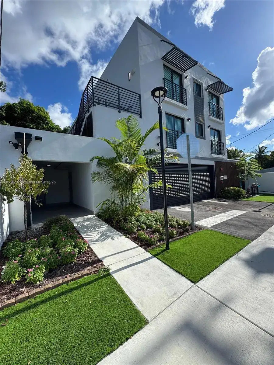 Commercial Sale for sale at 2782 NW 46th St, Miami FL 33142