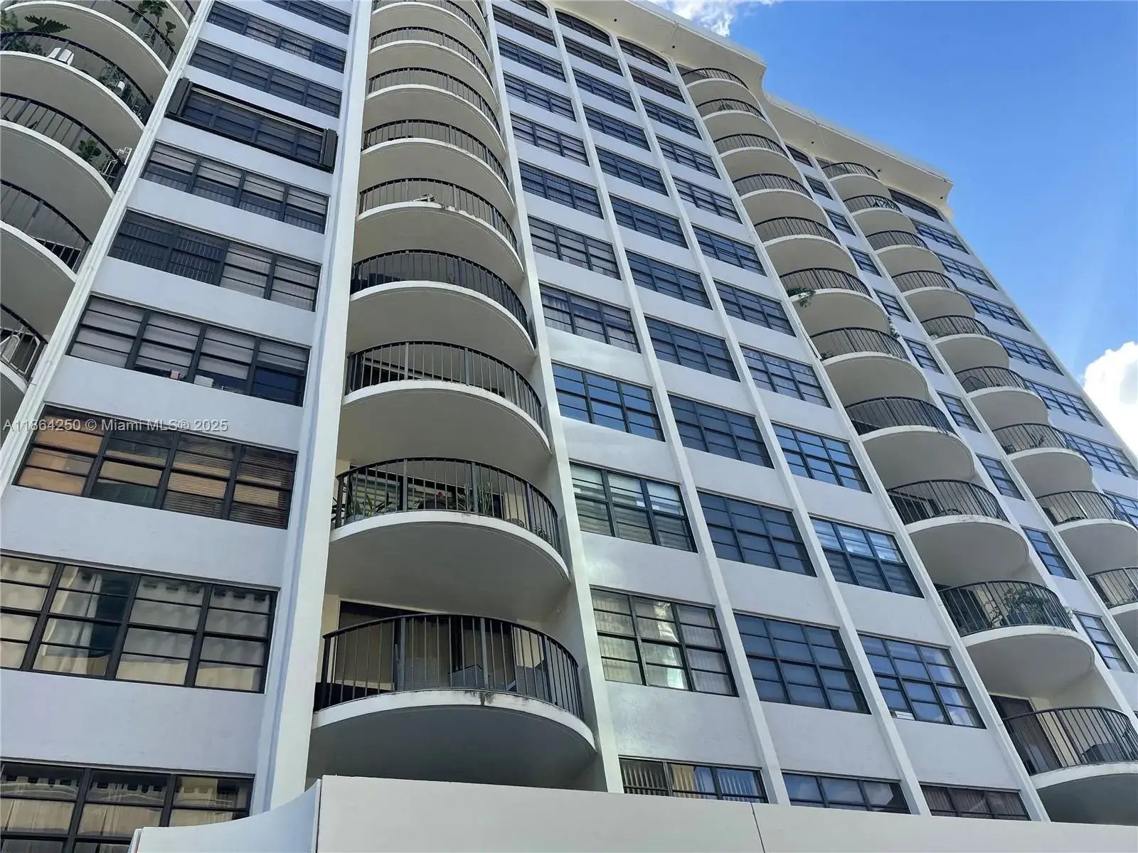 2 bedroom 2 bath Residential for sale at 66 Valencia Ave, Coral Gables FL 33134
