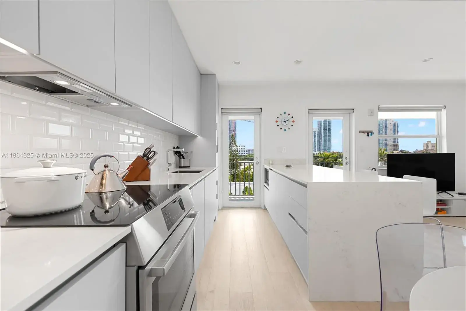 1 bedroom 1 bath Residential Lease for rent at 363 Washington Ave # 63, Miami Beach FL 33139
