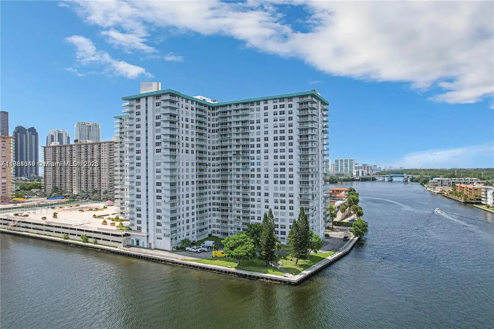 2 bedroom 2 bath Residential for sale at 301 174th St # 408, Sunny Isles Beach FL 33160