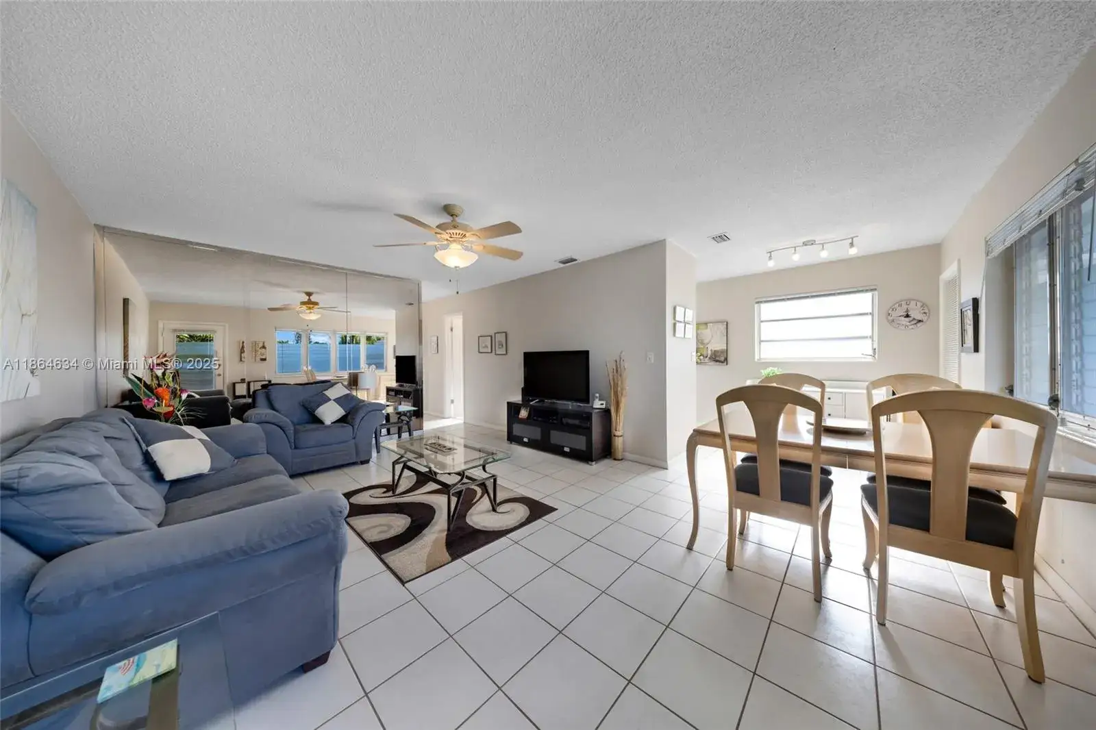 2 bedroom 1 bath Residential for sale at 15600 NE 6th Ave # 26D, Miami FL 33162