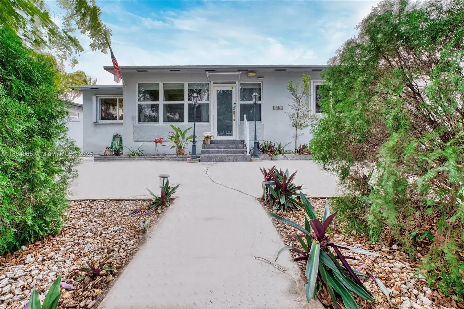 2 bedroom 1 bath Residential for sale at 1923 Dewey St, Hollywood FL 33020