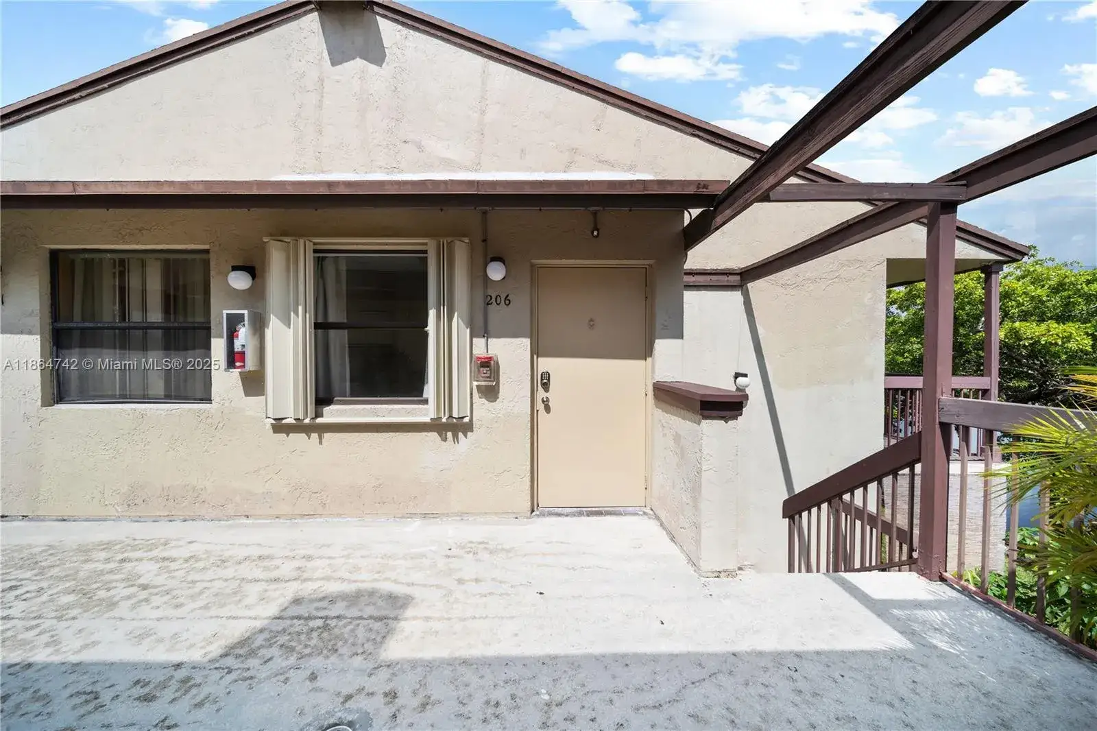 2 bedroom 2 bath Residential for sale at 485 NW 210th St # 206, Miami Gardens FL 33169