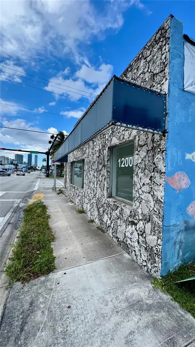 Commercial Sale for sale at 1200 S Federal Hwy, Fort Lauderdale FL 33316