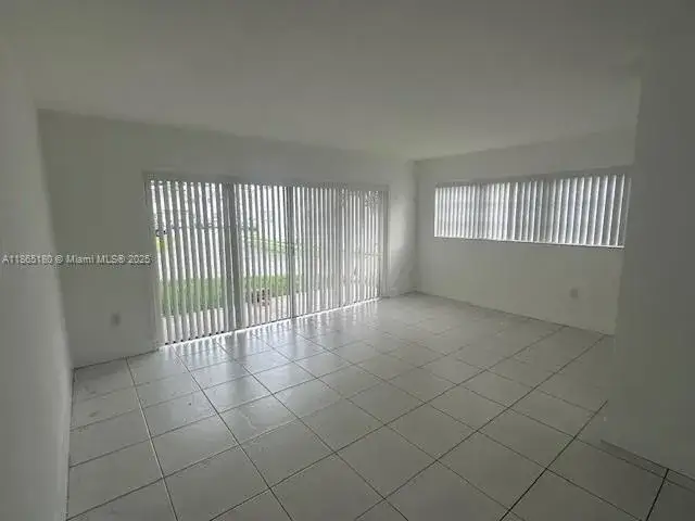 1 bedroom 1 bath Residential Lease for rent at 7370 SW 82nd St # E120, Miami FL 33143