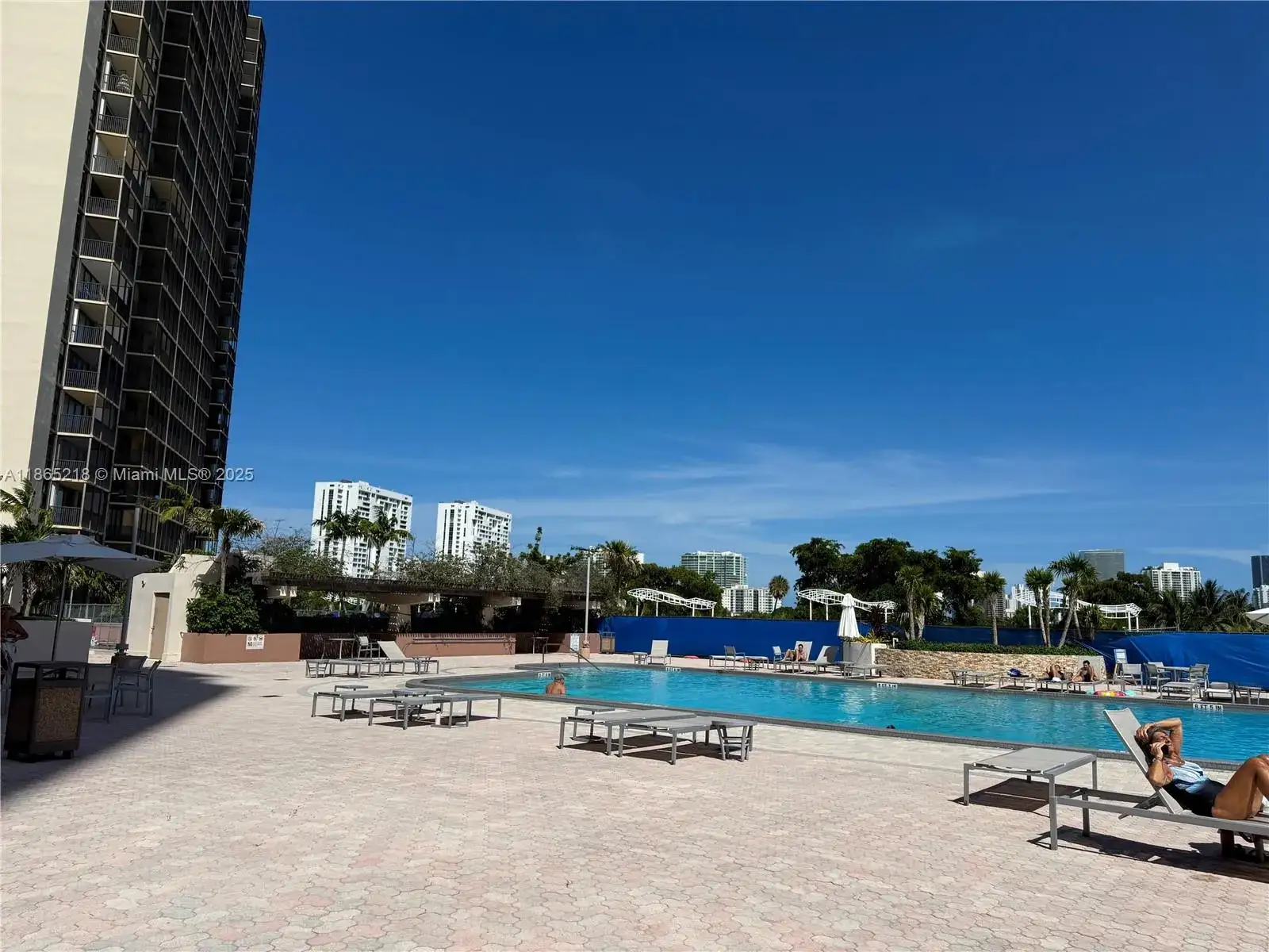 2 bedroom 2 bath Residential for sale at 20335 W Country Club Dr # 502, Aventura FL 33180