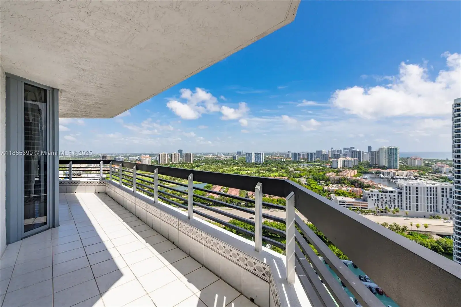 2 bedroom 2 bath Residential for sale at 3530 Mystic Pointe Dr # 3206, Aventura FL 33180