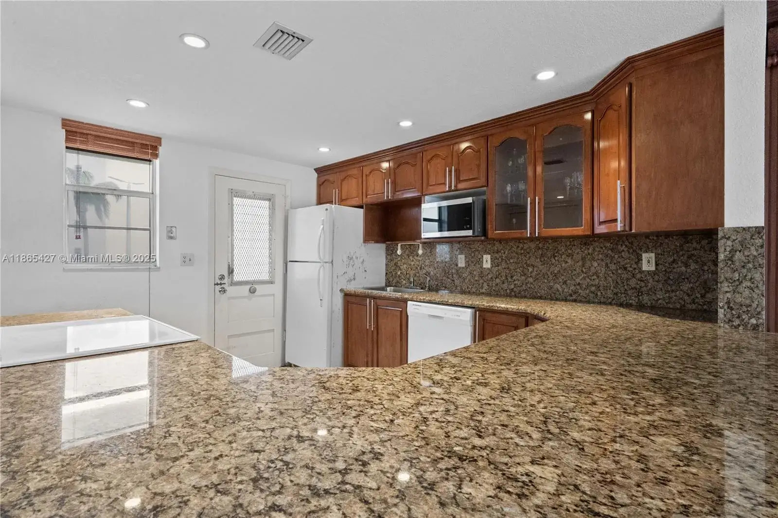 2 bedroom 2 bath Residential for sale at 3030 Marcos Dr # T203, Aventura FL 33160