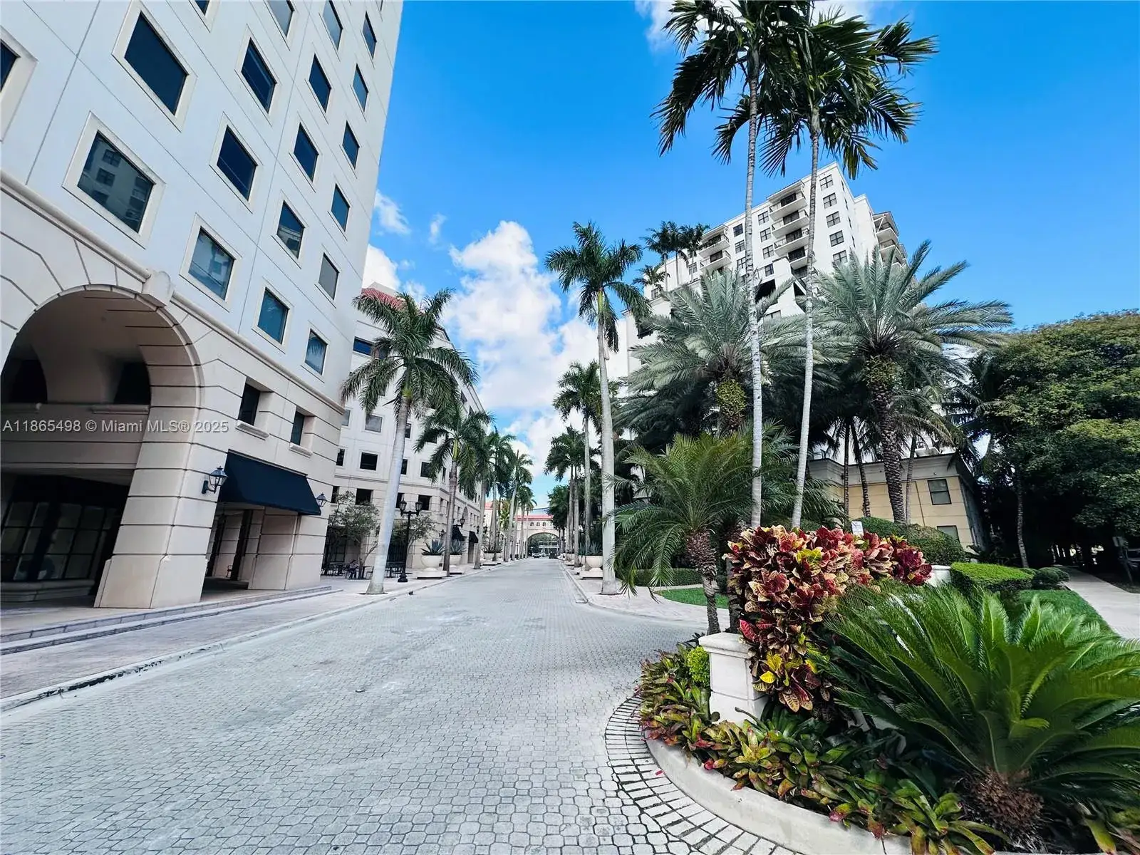 1 bedroom 1 bath Residential for sale at 888 S Douglas Rd # 1512, Coral Gables FL 33134