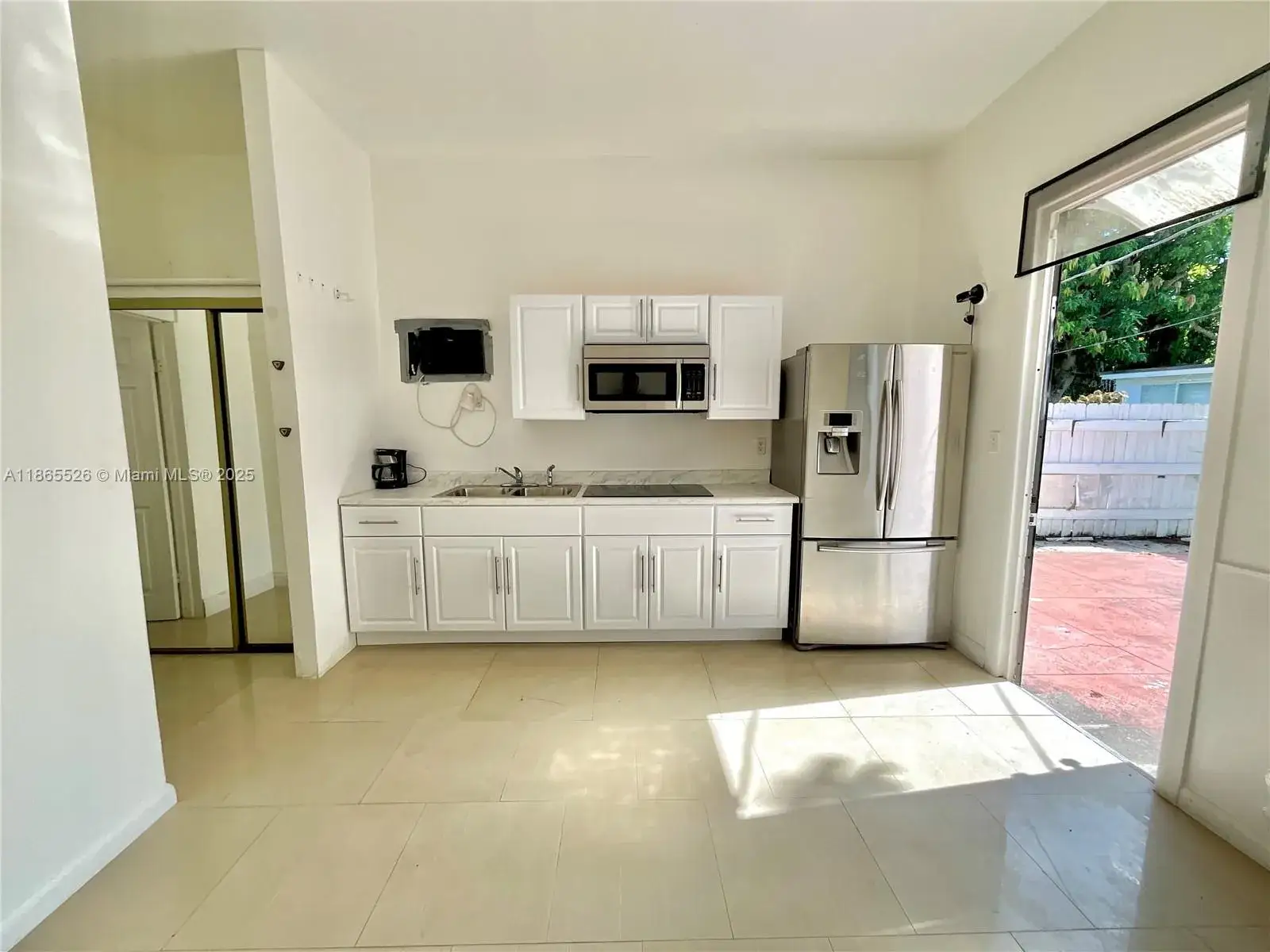 1 bedroom 1 bath Residential Lease for rent at 2516 Cleveland St # B, Hollywood FL 33020