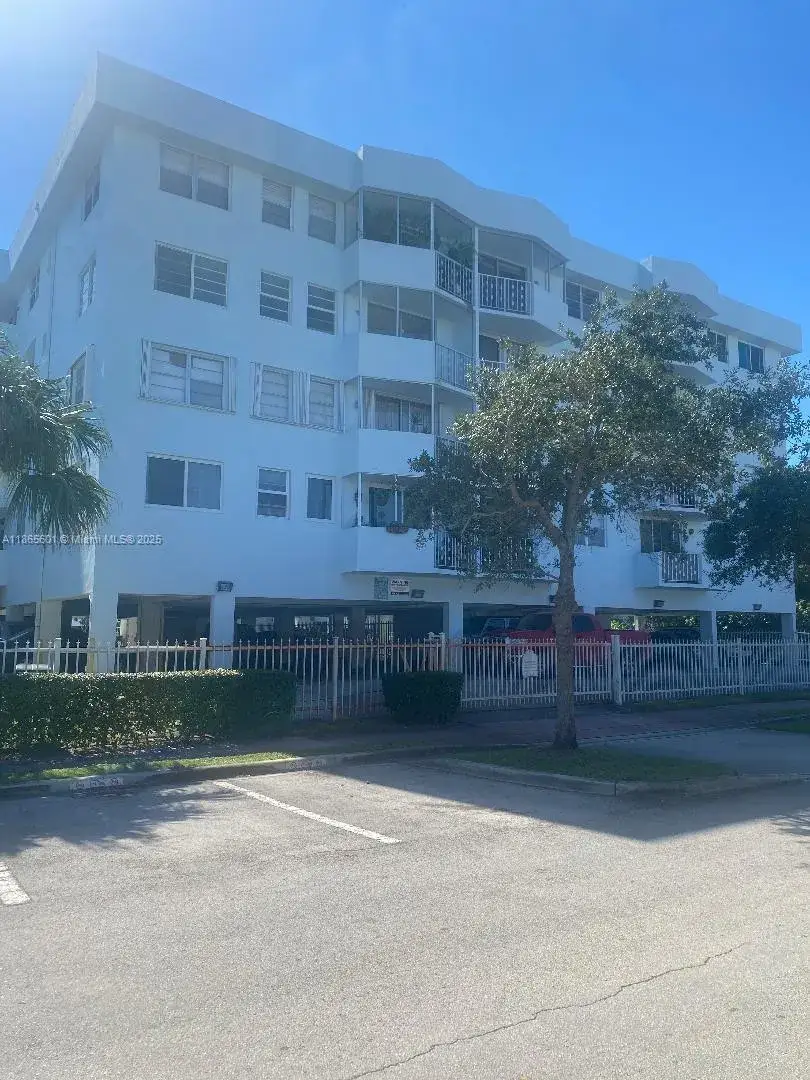 1 bedroom 1 bath Residential for sale at 1990 Marseille Dr # 201, Miami Beach FL 33141