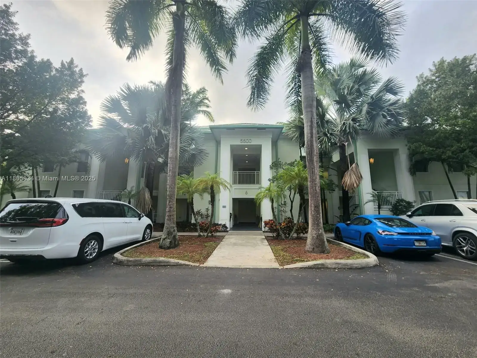 1 bedroom 1 bath Residential for sale at 5300 NW 87th Ave # 614, Doral FL 33178