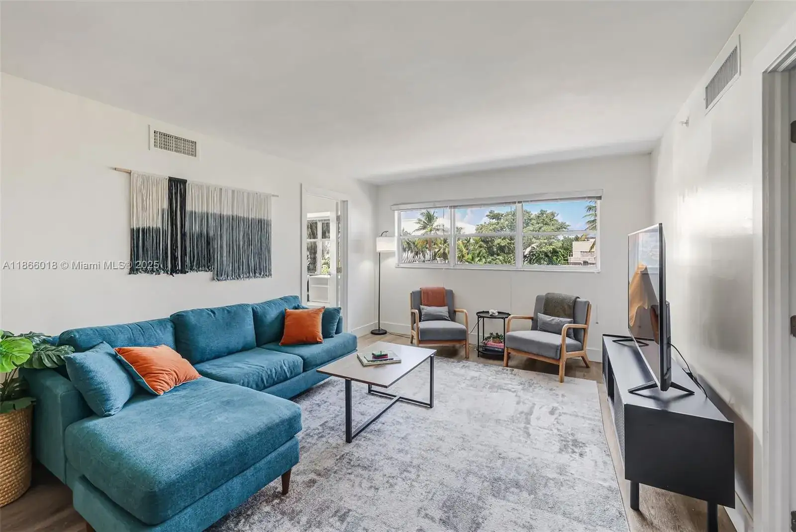 2 bedroom 2 bath Residential for sale at 1881 Washington Ave # 4B, Miami Beach FL 33139