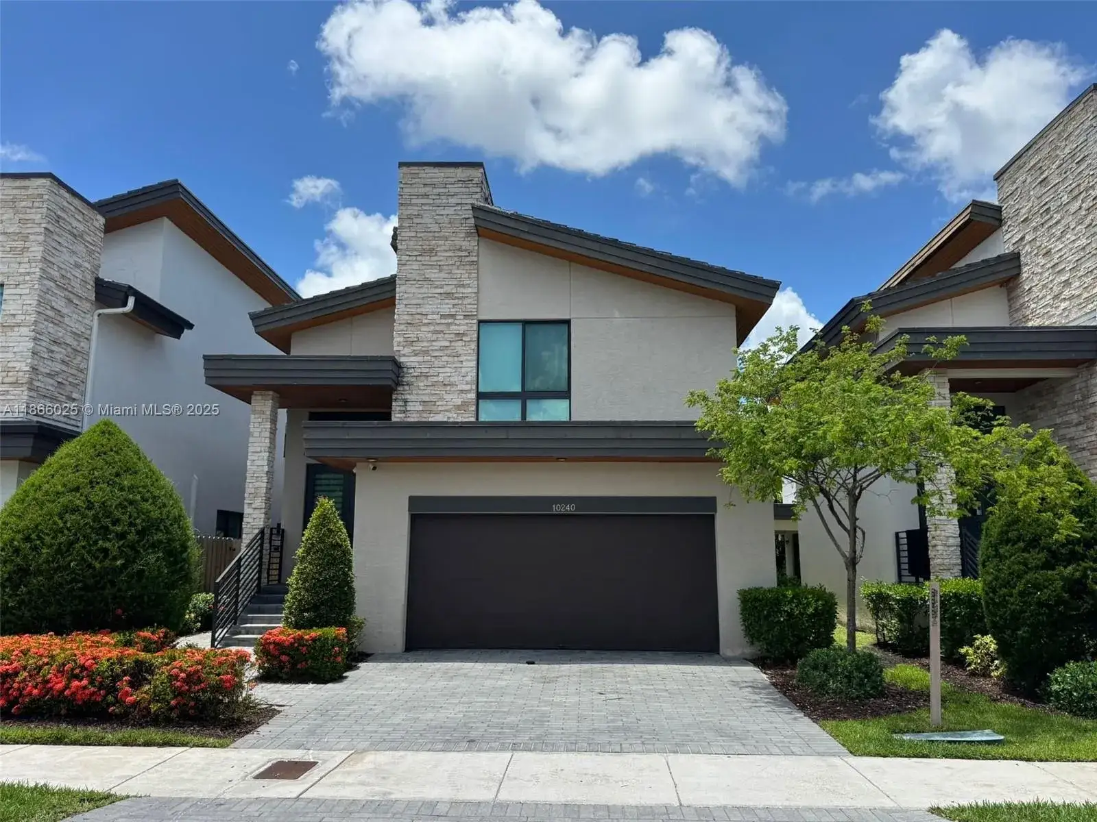 3 bedroom 3 bath Residential Lease for rent at 10240 NW 76th Ter, Doral FL 33178