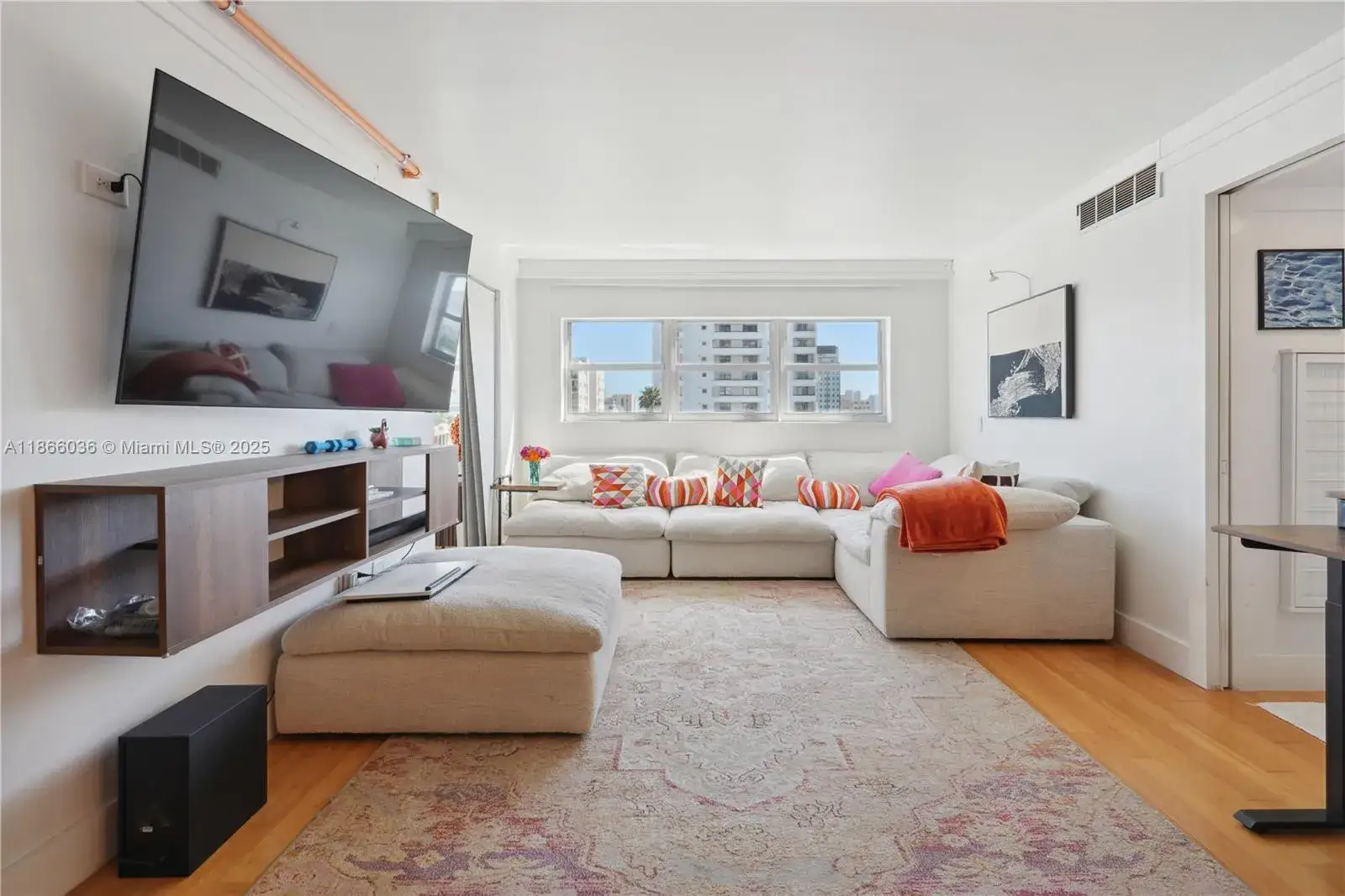 2 bedroom 2 bath Residential Lease for rent at 1881 Washington Ave # 7F, Miami Beach FL 33139