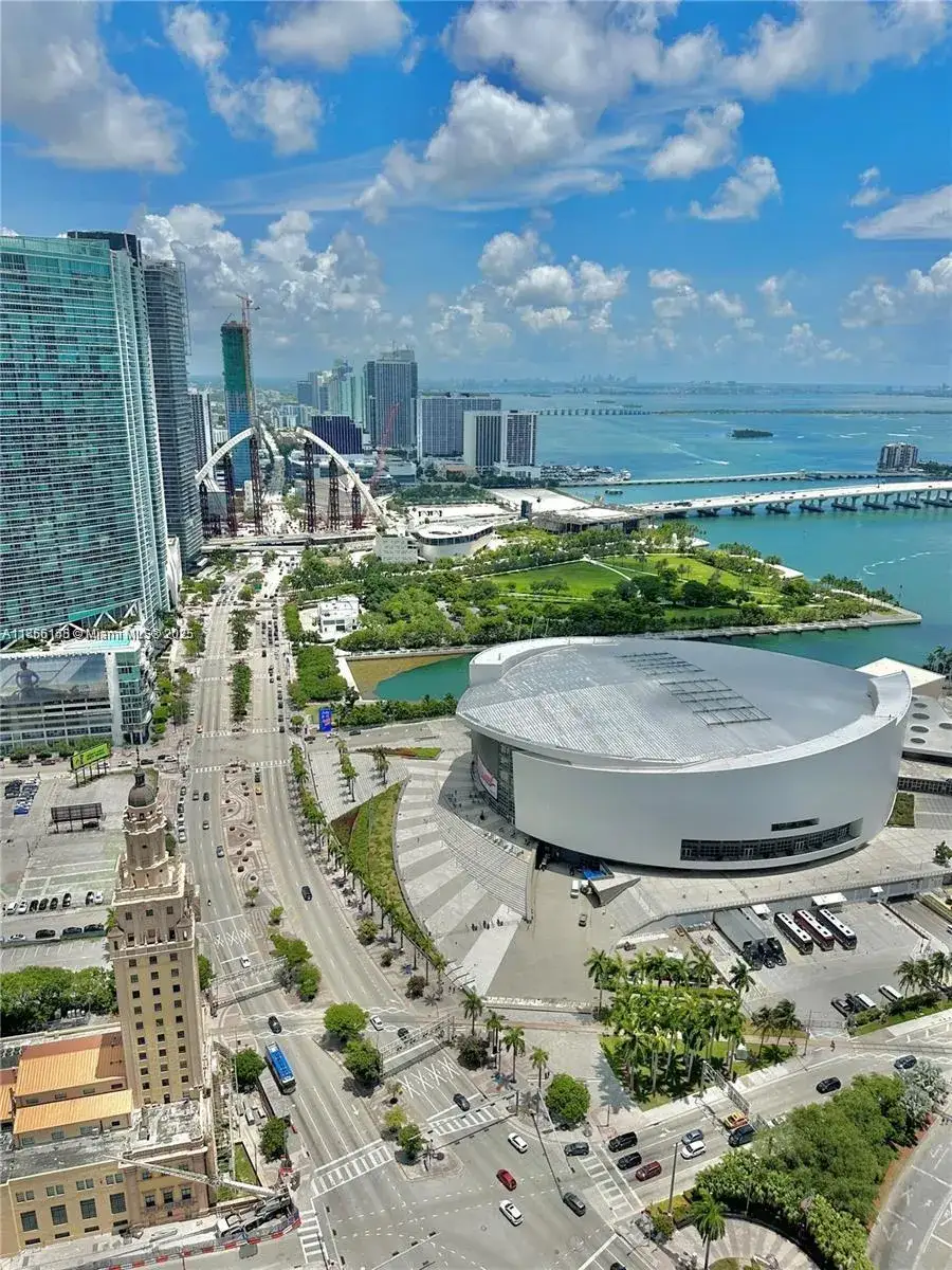 1 bedroom 1 bath Residential for sale at 398 NE 5th St # 4005, Miami FL 33132