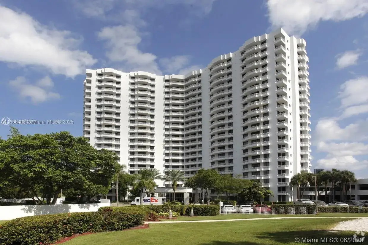2 bedroom 2 bath Residential for sale at 3300 NE 191st St # 1801, Aventura FL 33180