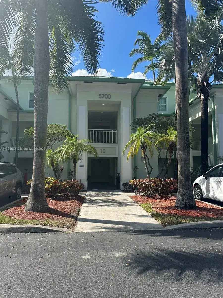 1 bedroom 1 bath Residential for sale at 5300 NW 87th Ave # 1007, Doral FL 33178