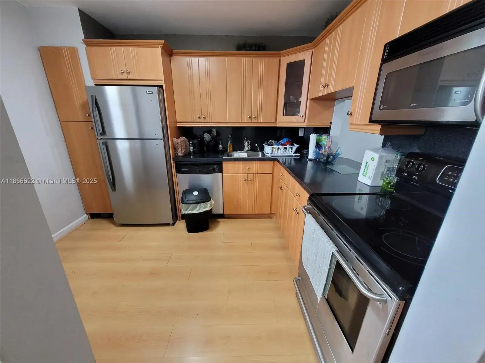 1 bedroom 1 bath Residential for sale at 1401 NE Miami Gardens Dr # 993, Miami FL 33179