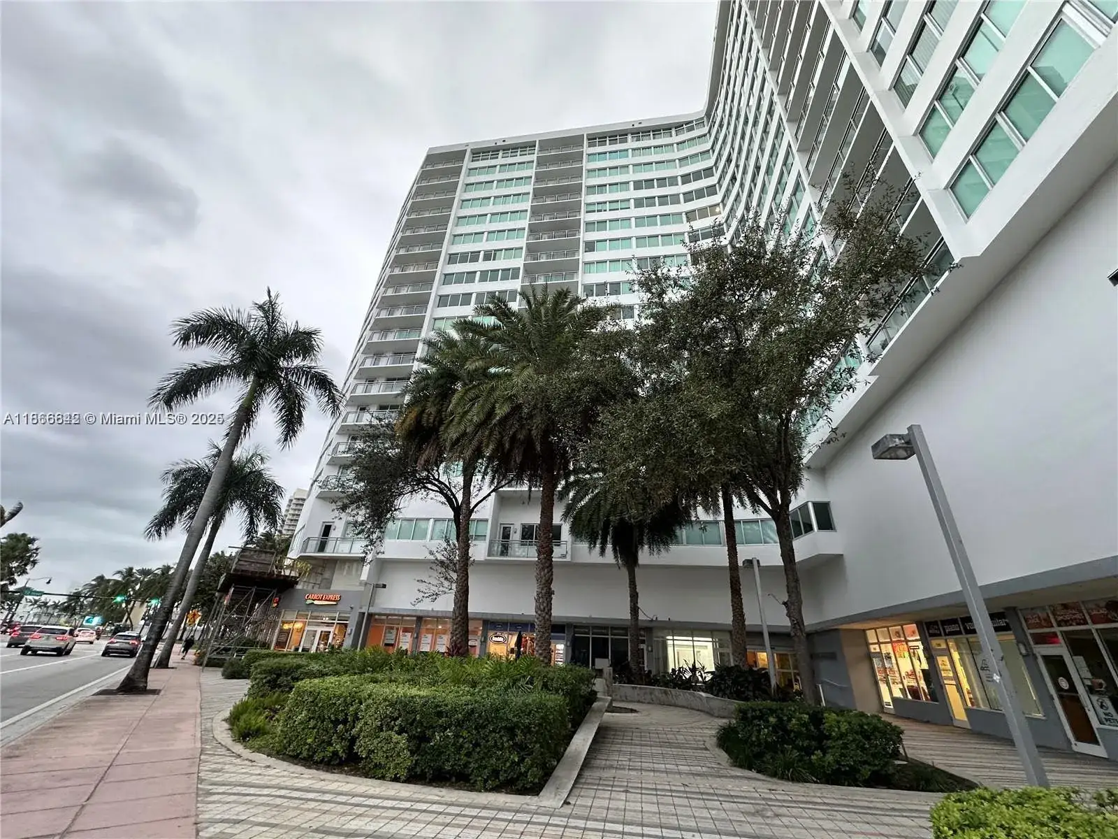 1 bedroom 2 bath Residential Lease for rent at 7135 Collins Ave # 1523, Miami Beach FL 33141