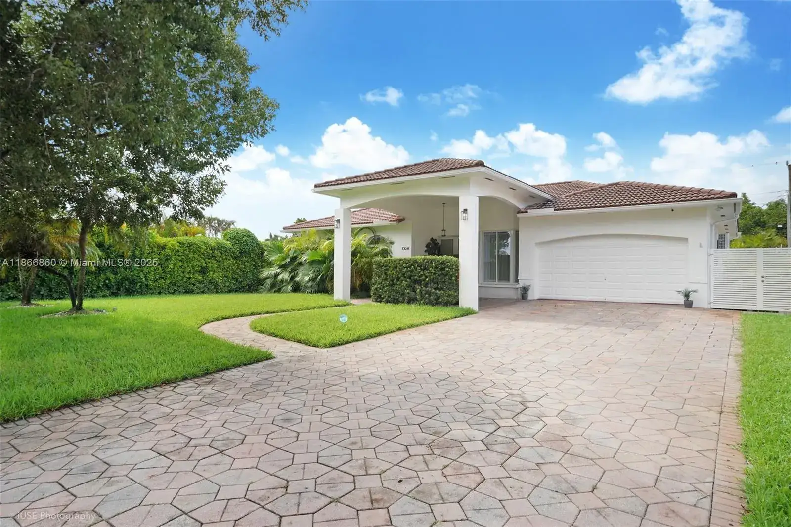 4 bedroom 3 bath Residential for sale at 10040 NW 28th Ter, Doral FL 33172