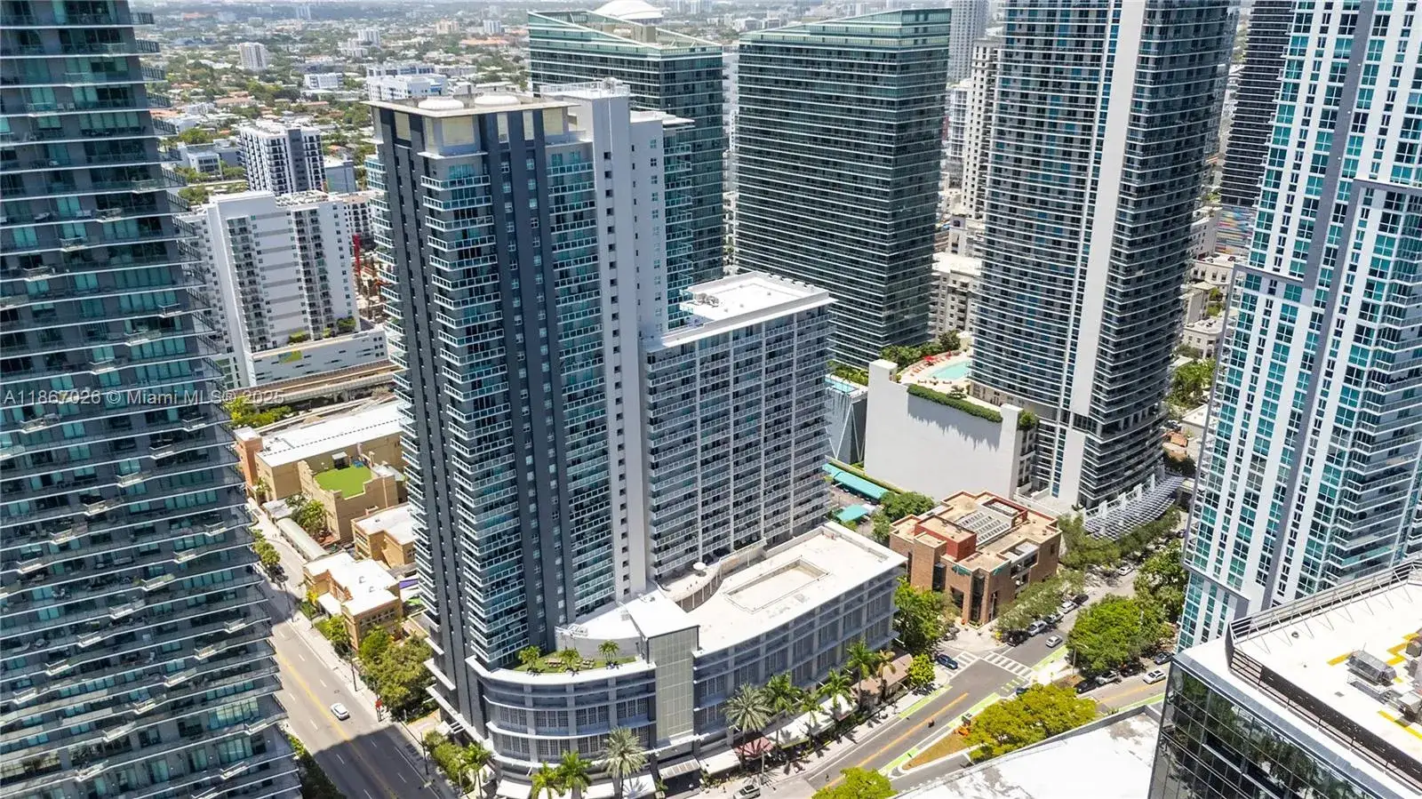 3 bedroom 2 bath Residential Lease for rent at 1250 S Miami Ave # 3506, Miami FL 33130