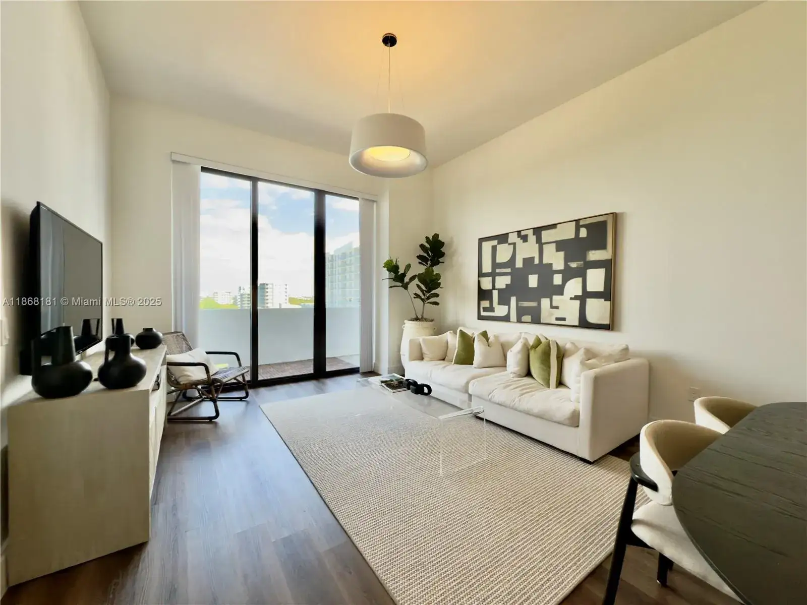 1 bedroom 1 bath Residential Lease for rent at 2800 SW 27th Terrace # 0610, Miami FL 33133