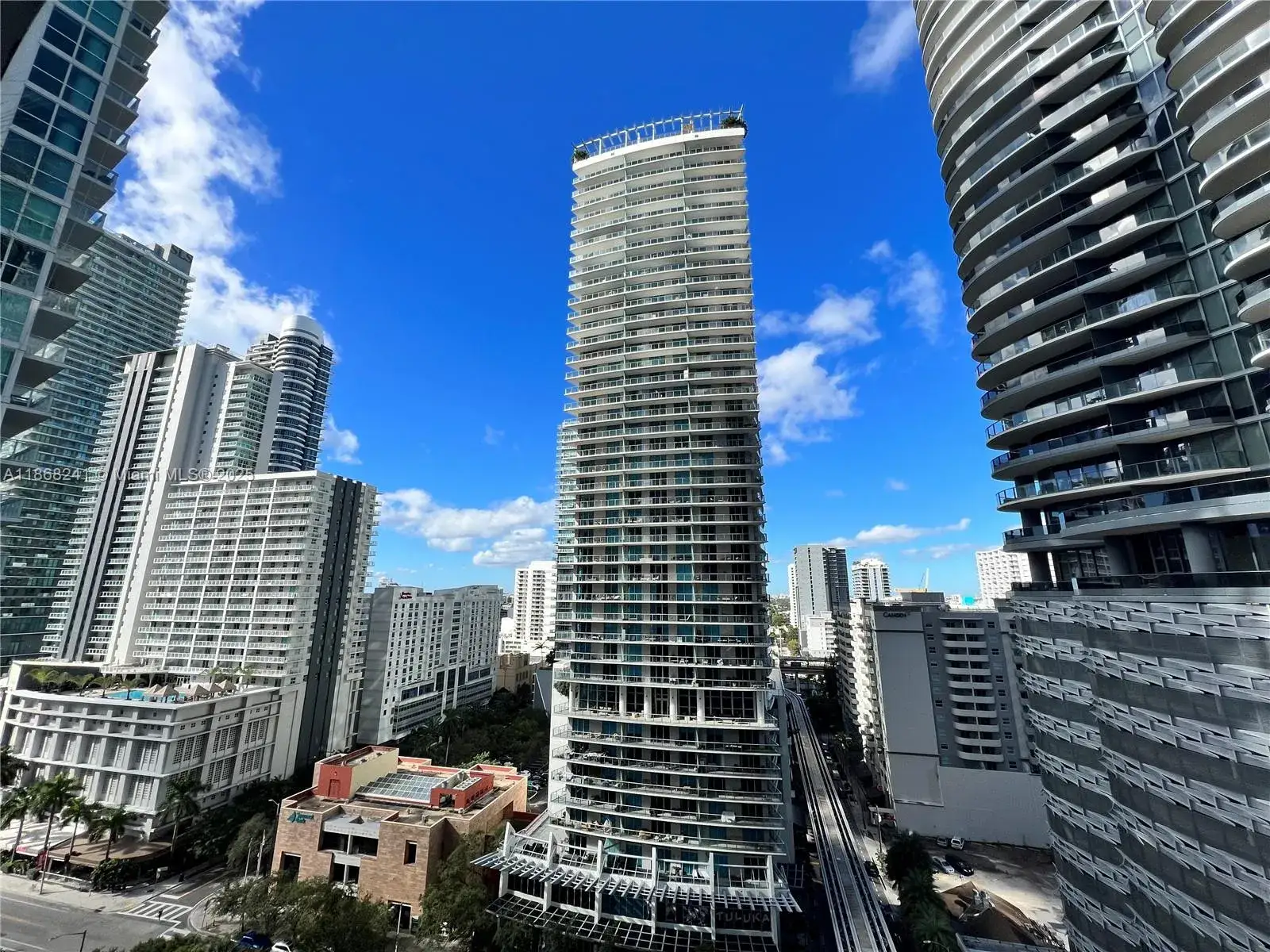 2 bedroom 2 bath Residential Lease for rent at 1050 Brickell Ave # 1514, Miami FL 33131