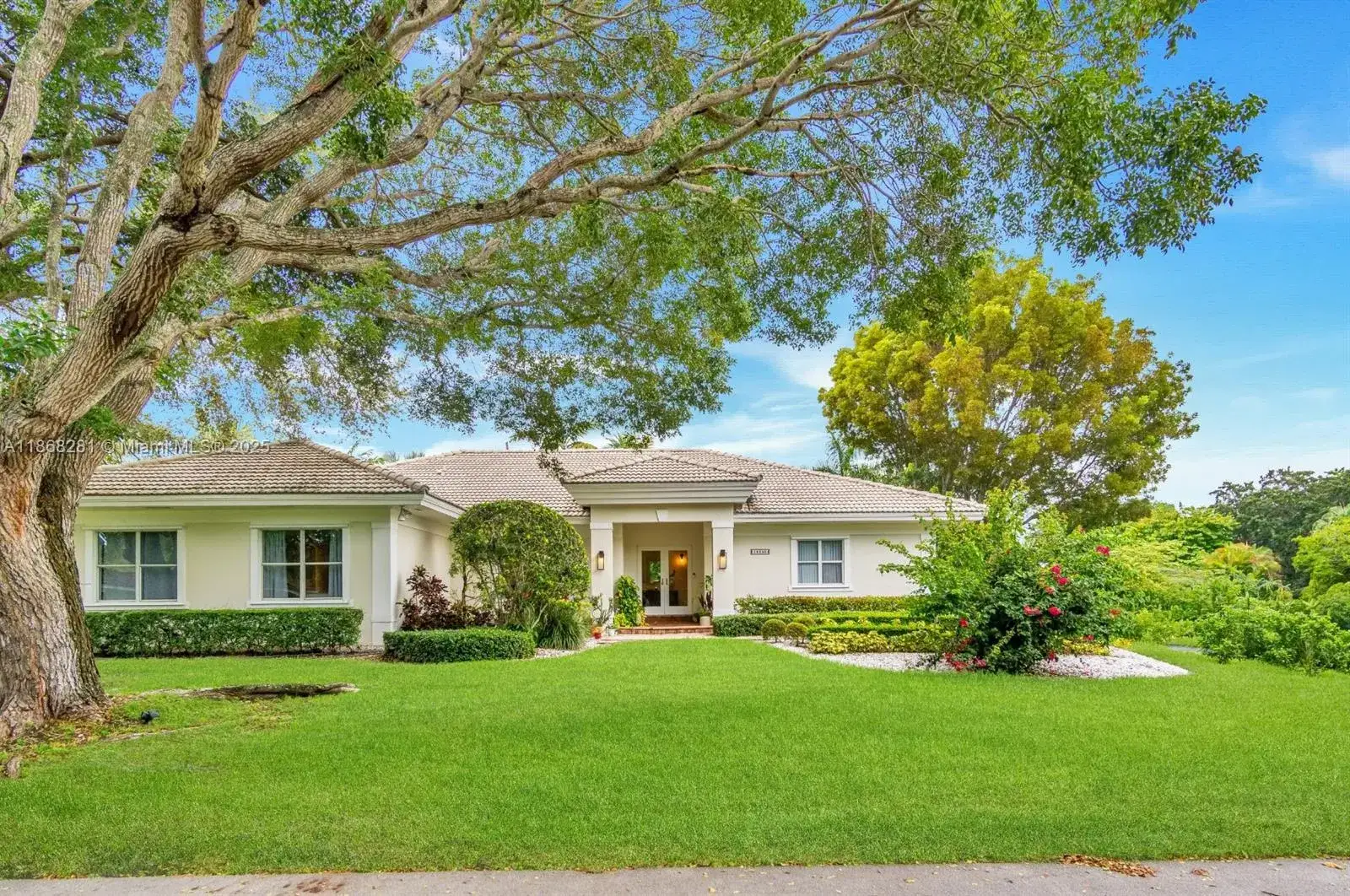 4 bedroom 3 bath Residential Lease for rent at 16550 SW 77th Ct, Palmetto Bay FL 33157