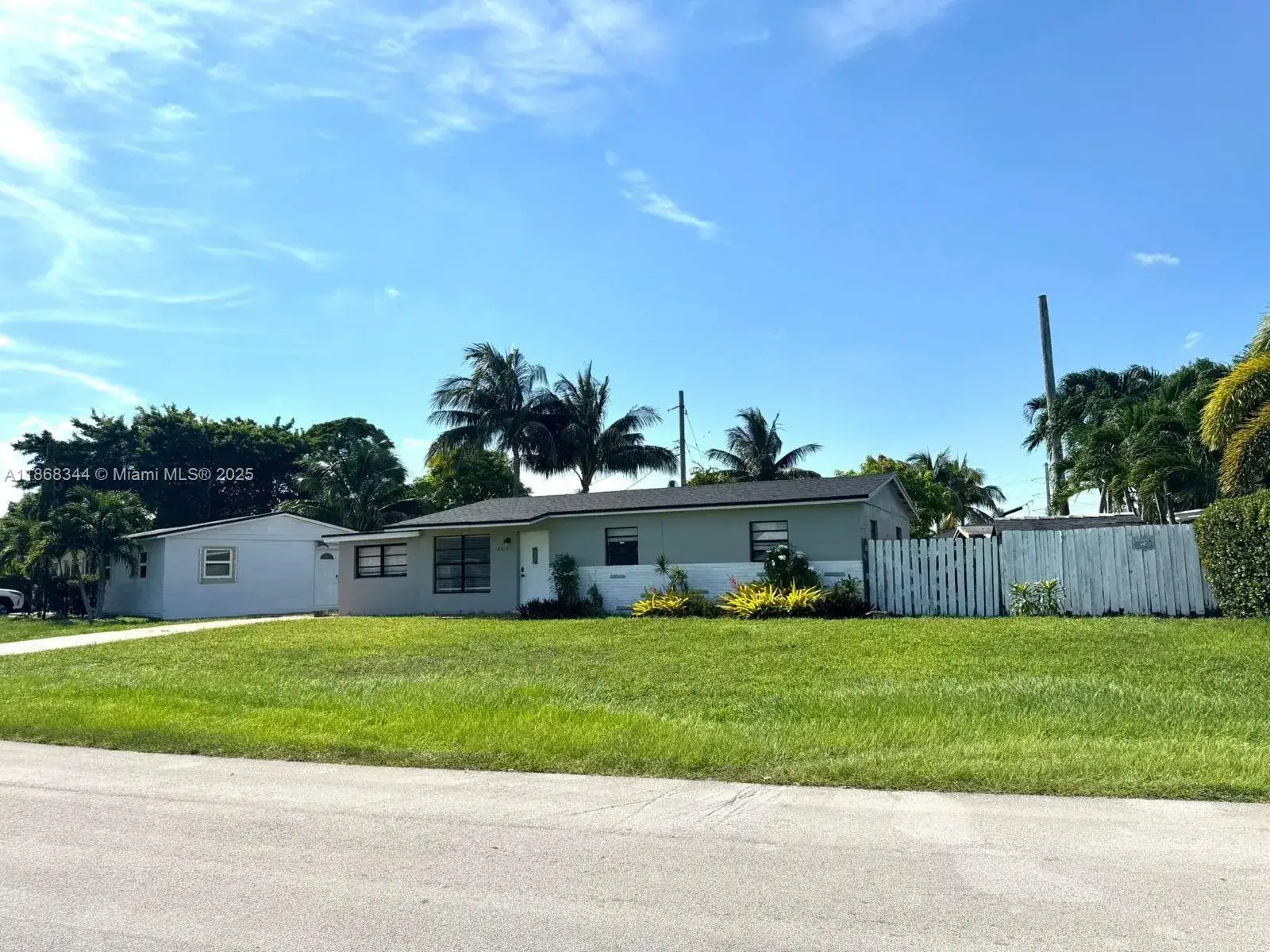 4 bedroom 3 bath Residential for sale at 4119 SW 49th St, Dania Beach FL 33314